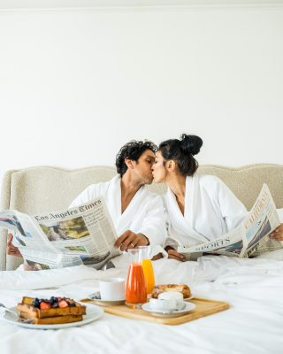 Sunday breakfast in bed - room service photoshoot!  Some rain in LA! Wooohooo! 

Ultimate luxury @themaybournebh @kimfoxphoto #lifestylephotography #losangeleslifestylephotographer #hopsitality #hopsitalityphotography #beverlyhillshotels #luxuryhotels #luxuryhotelphotographer #breakfastinbed #luxuryvacation #staycation #roomservice